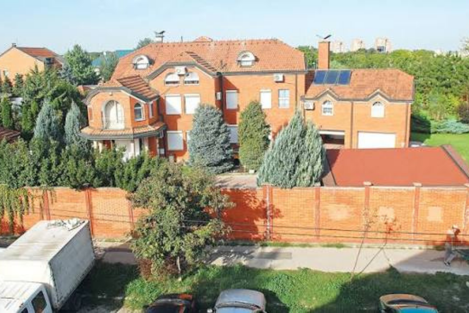 Godinama je radila kod Lepe Brene – otkrila detalje iz njenog doma