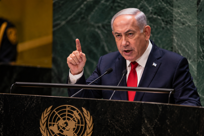 Benjamin Netanyahu tokom obraćanja u UN-u nakon što su delegacije napuštale salu