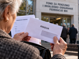 Isplaćene penzije za august: Evo koliko je dobilo 472.288 korisnika u FBiH Penzije za august u FBiH