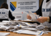 CIK naredio ponovno ručno brojanje glasova na 246 biračkih mjesta: Otkriveno više listića nego birača Ručno brojanje glasova na 246 biračkih mjesta u BiH nakon odluke Centralne izborne komisije