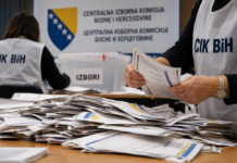 CIK naredio ponovno ručno brojanje glasova na 246 biračkih mjesta: Otkriveno više listića nego birača Ručno brojanje glasova na 246 biračkih mjesta u BiH nakon odluke Centralne izborne komisije